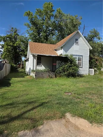$39,000 | 218 East 5th Street, Cherryvale, KS 67335