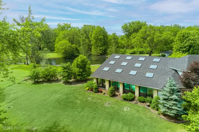 $2,250,000 | 153 Algonquin Road, Barrington Hills, IL 60010