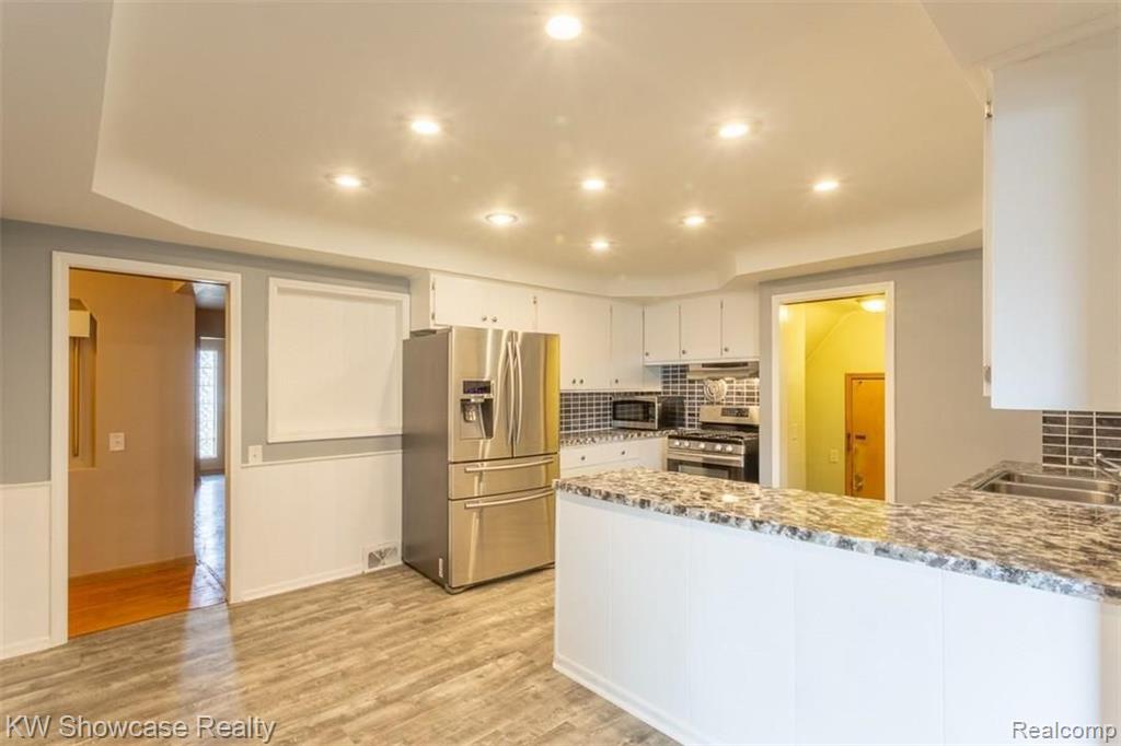 26632 Potomac Court Center Line, MI 48015 - Photo 5 of 45