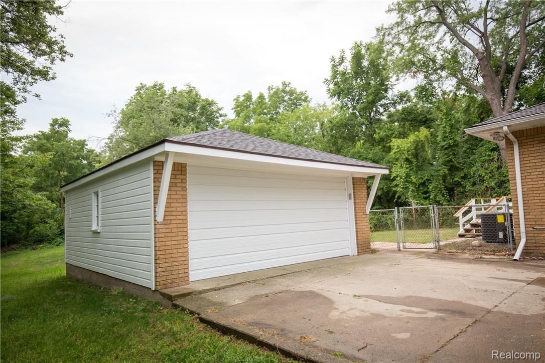 2903 West Auburn Road Rochester, MI 48309 - Photo 2 of 36 Abc-5038.jpg
