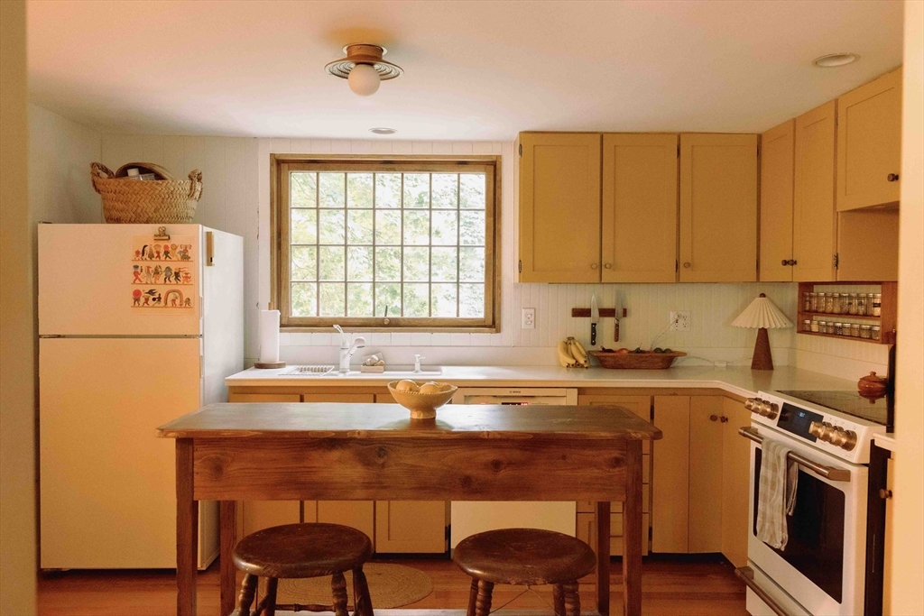 636 Bernardston Road Greenfield, MA 01301 - Photo 19 of 37 Gallery Image 19