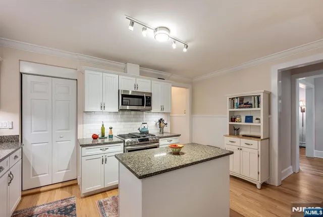 $1,300,000 | 175 High Street, Closter, NJ 07624