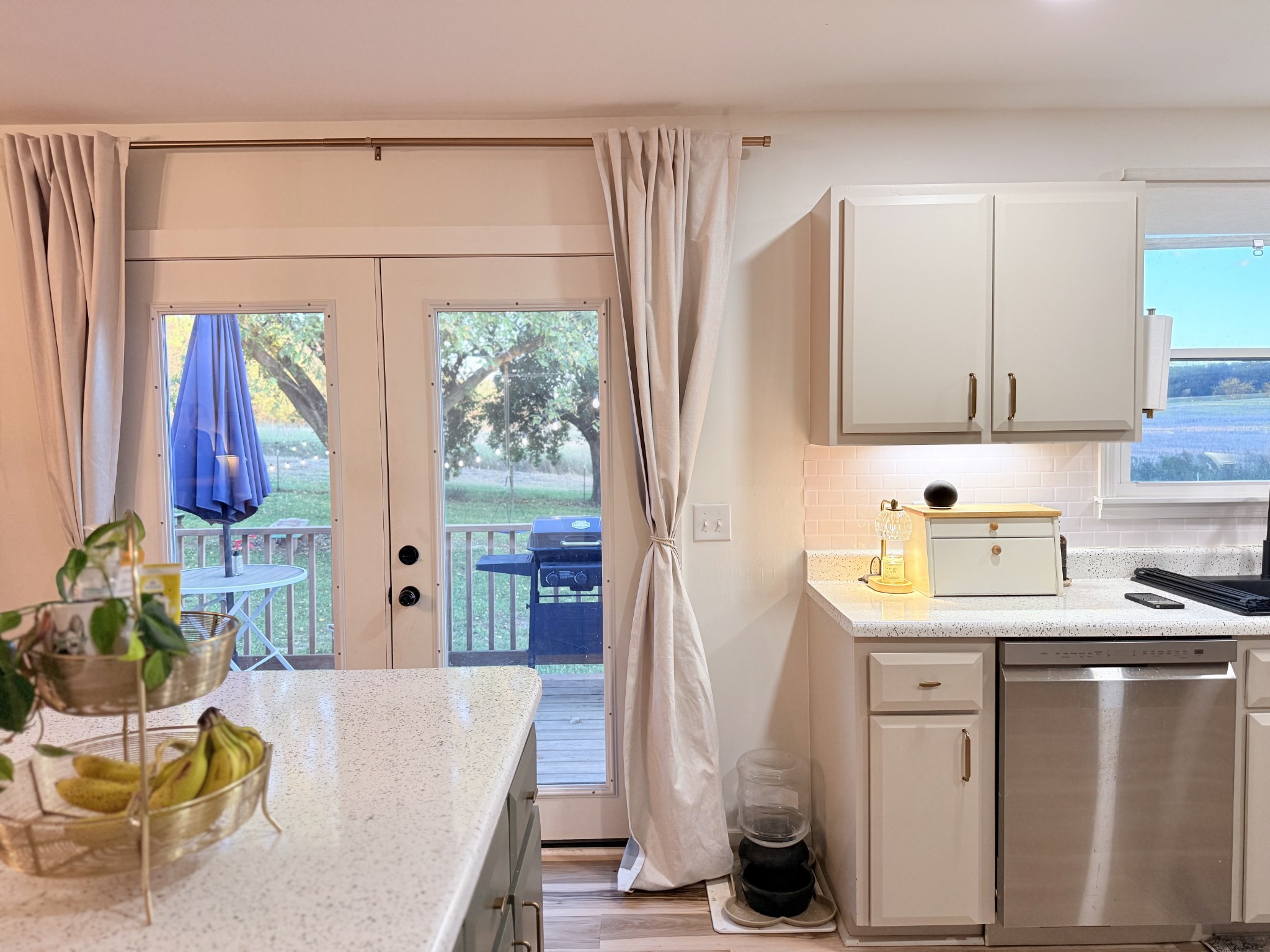 6023 Wayman Dunn Road Springfield, TN 37172 - Photo 18 of 38 a kitchen with a refrigerator a stove top oven a sink and a window
