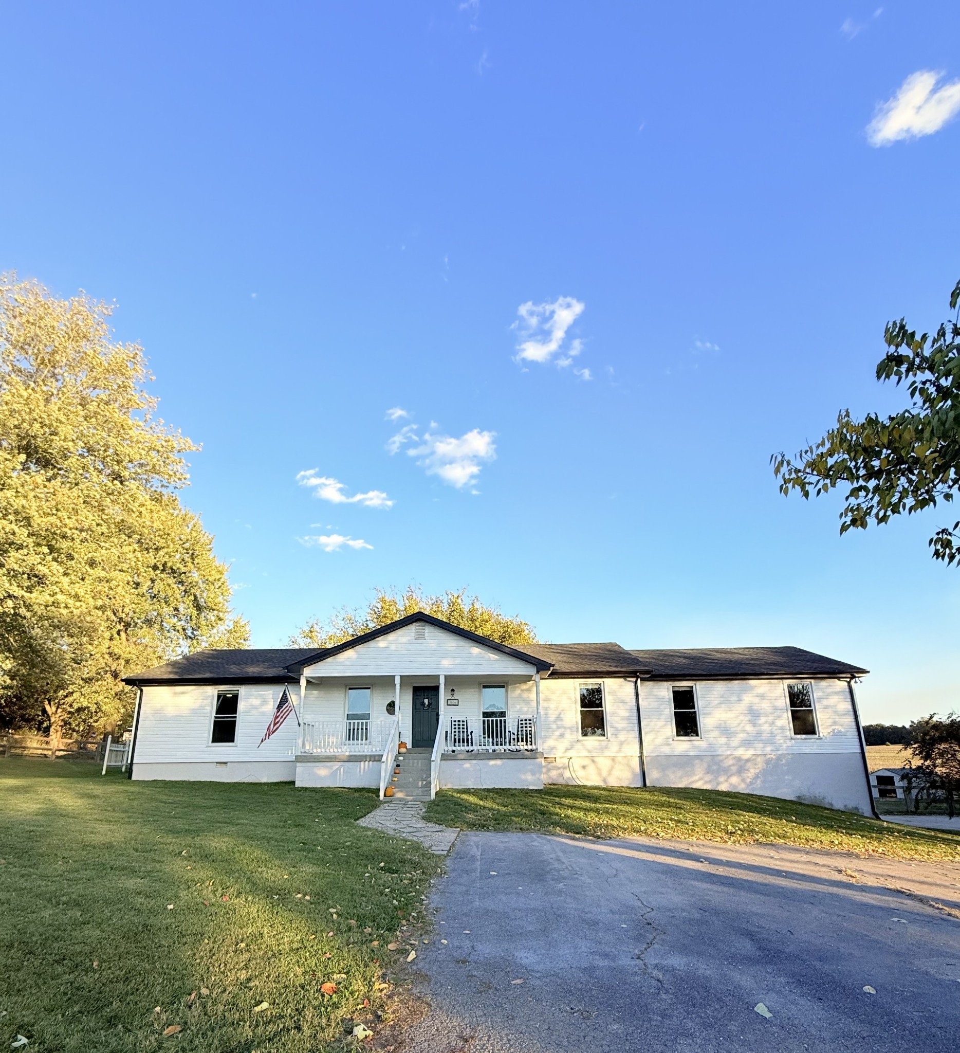6023 Wayman Dunn Road Springfield, TN 37172 - Photo 2 of 38 a front view of a house with garden
