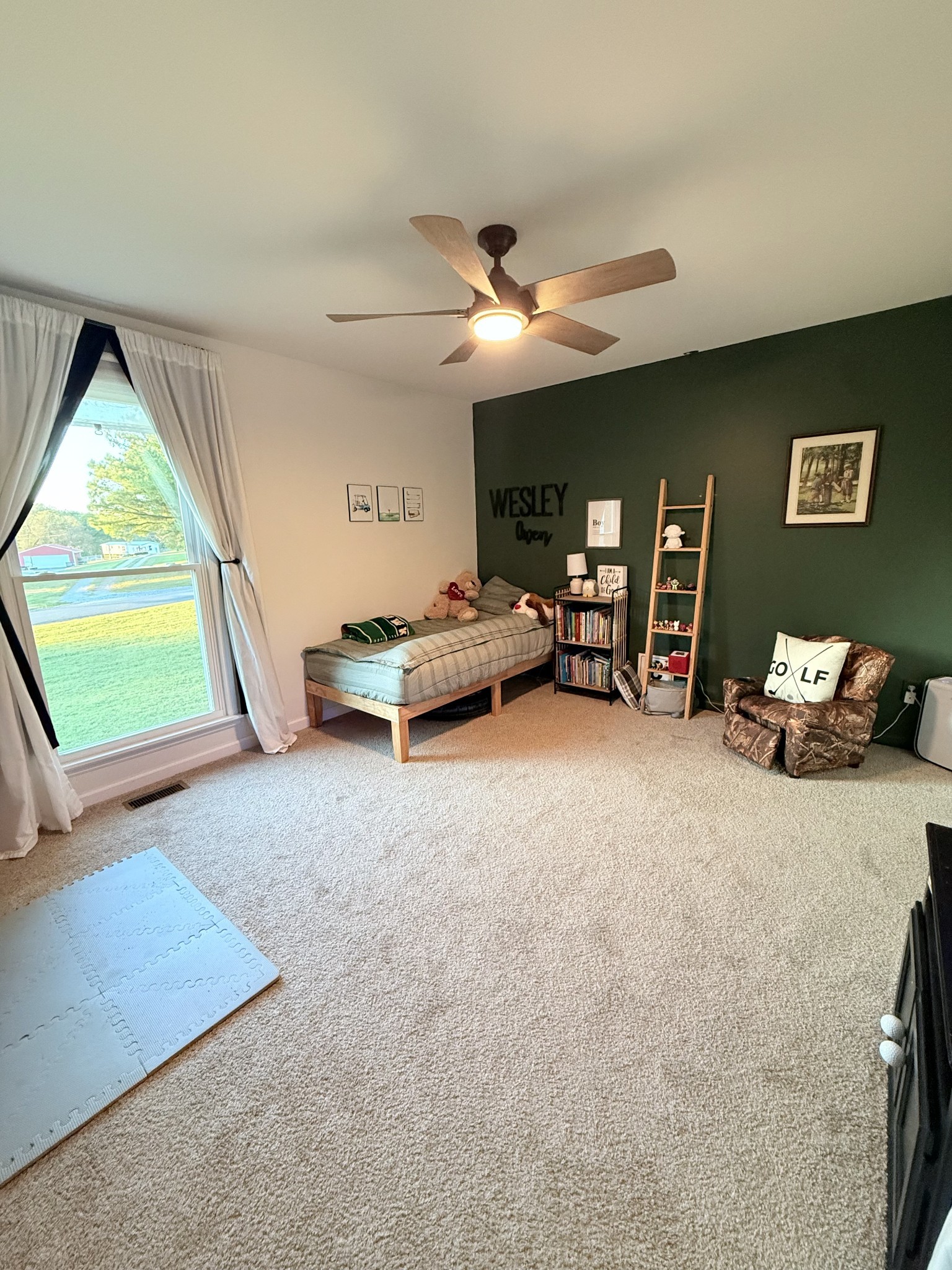 6023 Wayman Dunn Road Springfield, TN 37172 - Photo 28 of 38 a living room with furniture and a flat screen tv