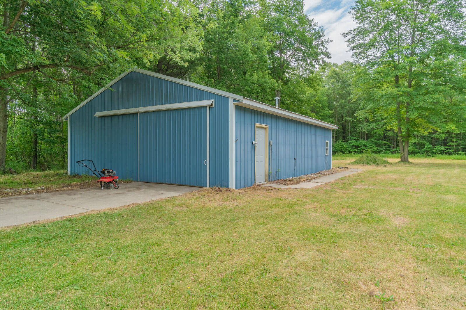 5285 Heights Ravenna Road Fruitport, MI 49415 - Photo 3 of 37 04_Home4_mls