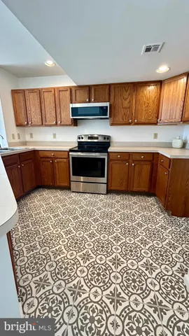 $1,950 | 424 Waverly Woods Drive, Harrisburg, PA 17110