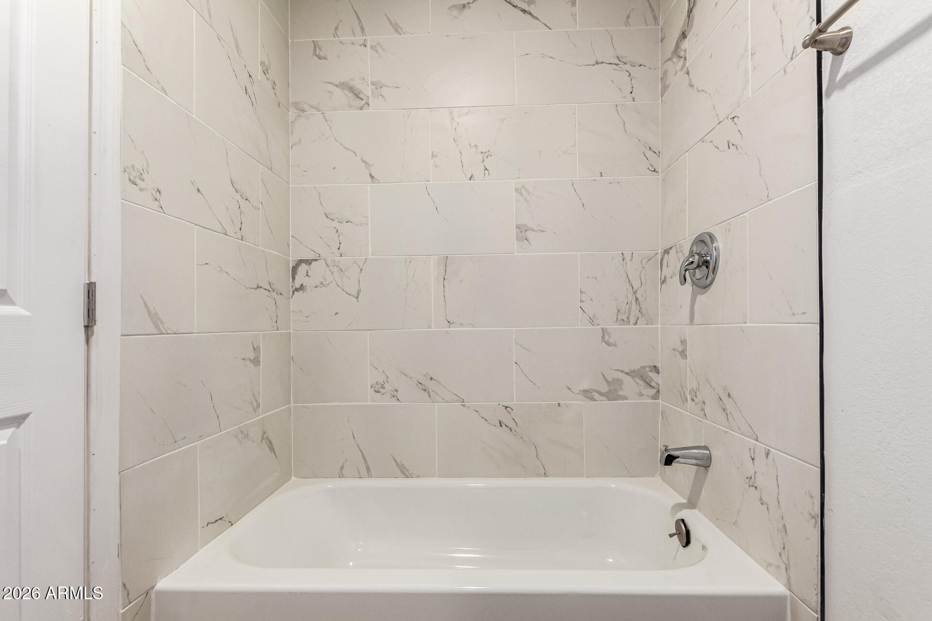 411 West Bealey Avenue Coolidge, AZ 85128 - Photo 19 of 26 a bathroom with a bathtub