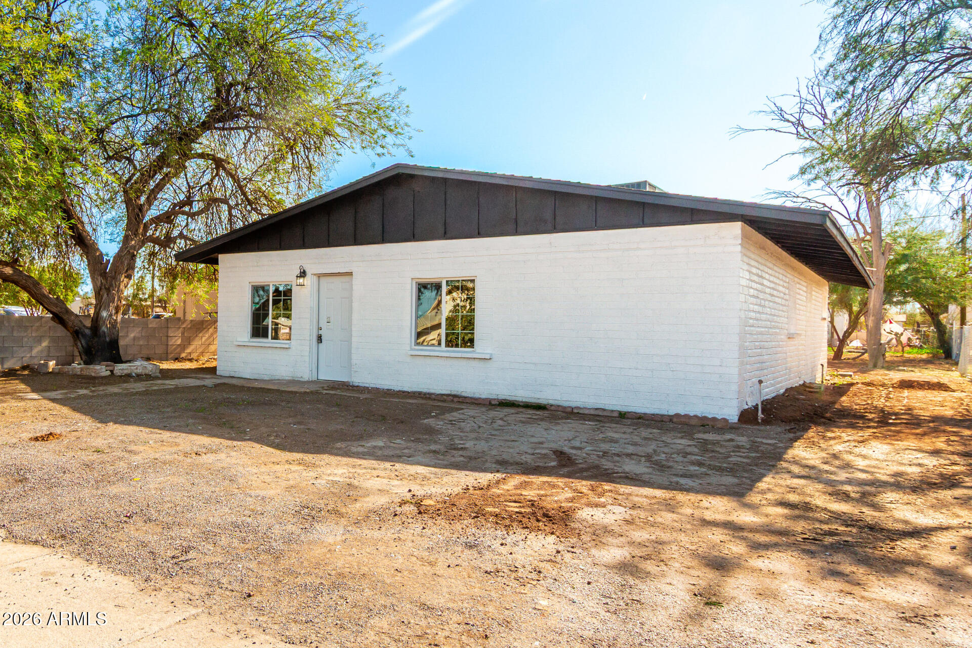 411 West Bealey Avenue Coolidge, AZ 85128 - Photo 2 of 26 a view of a backyard of a house