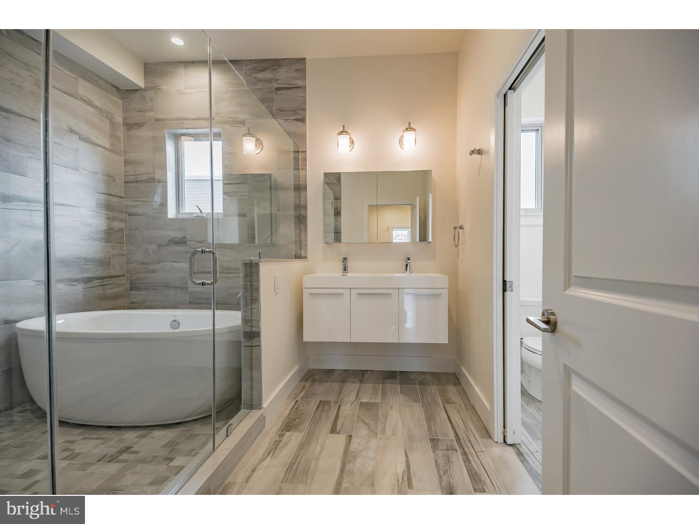 1138 Mt Vernon Street Philadelphia, PA 19123 - Photo 2 of 19