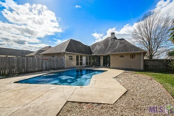 $465,000 | 324 Gisele Street, New Roads, LA 70760