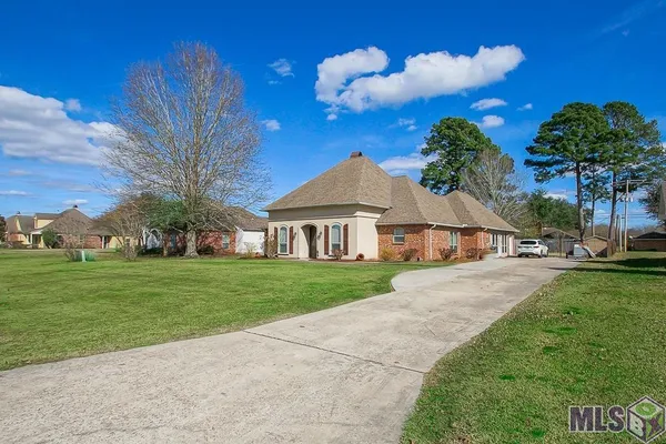 $465,000 | 324 Gisele Street, New Roads, LA 70760