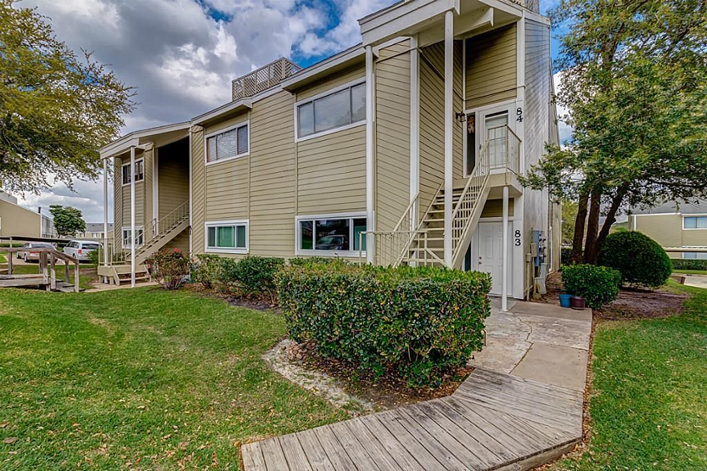 83 April Point Drive South, Unit 83 Conroe, TX 77356 - Photo 3 of 32