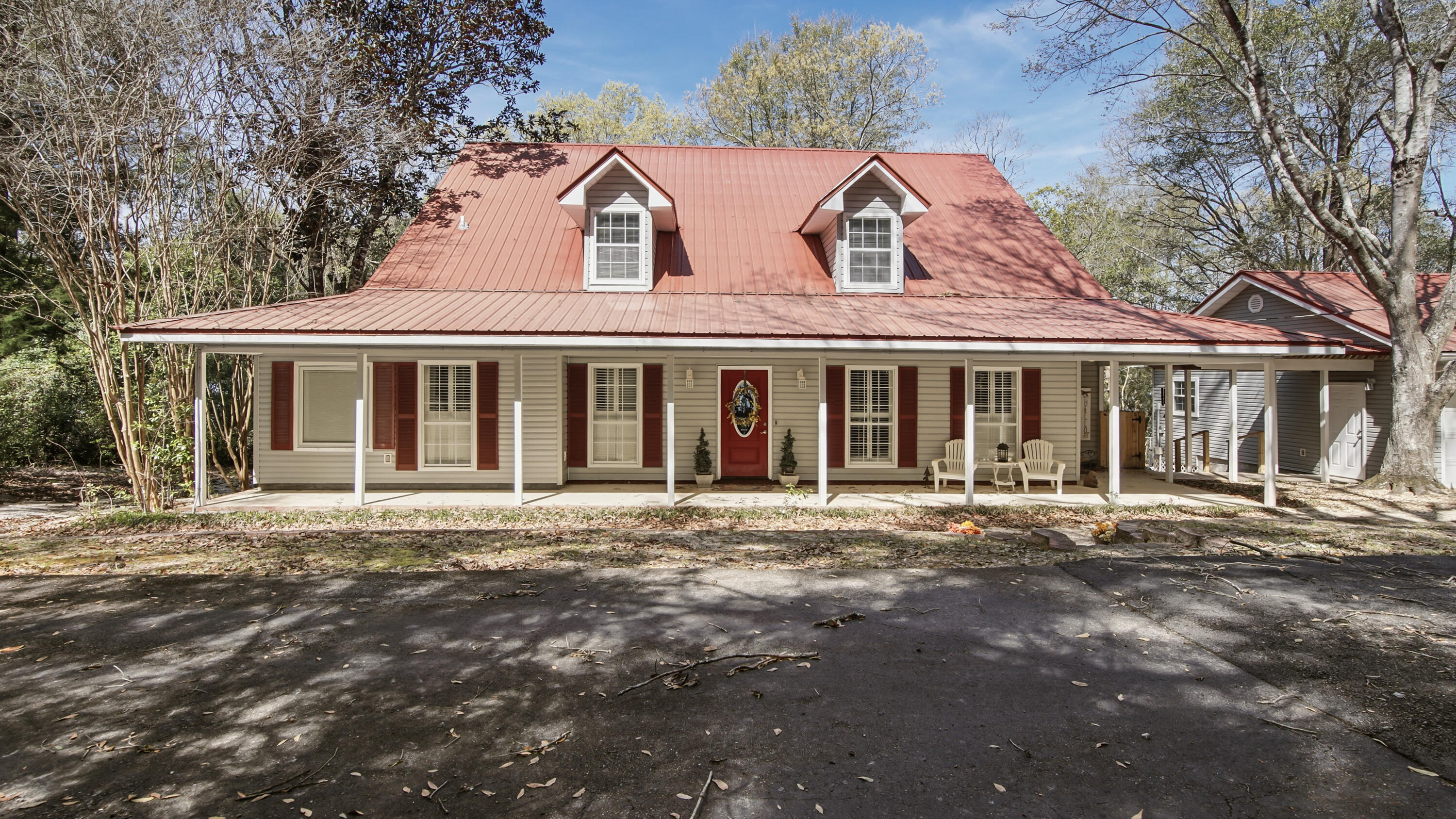 2272 Spring Lake Road DeFuniak Springs, FL 32433 - Photo 2 of 48 front view of a house with a garden