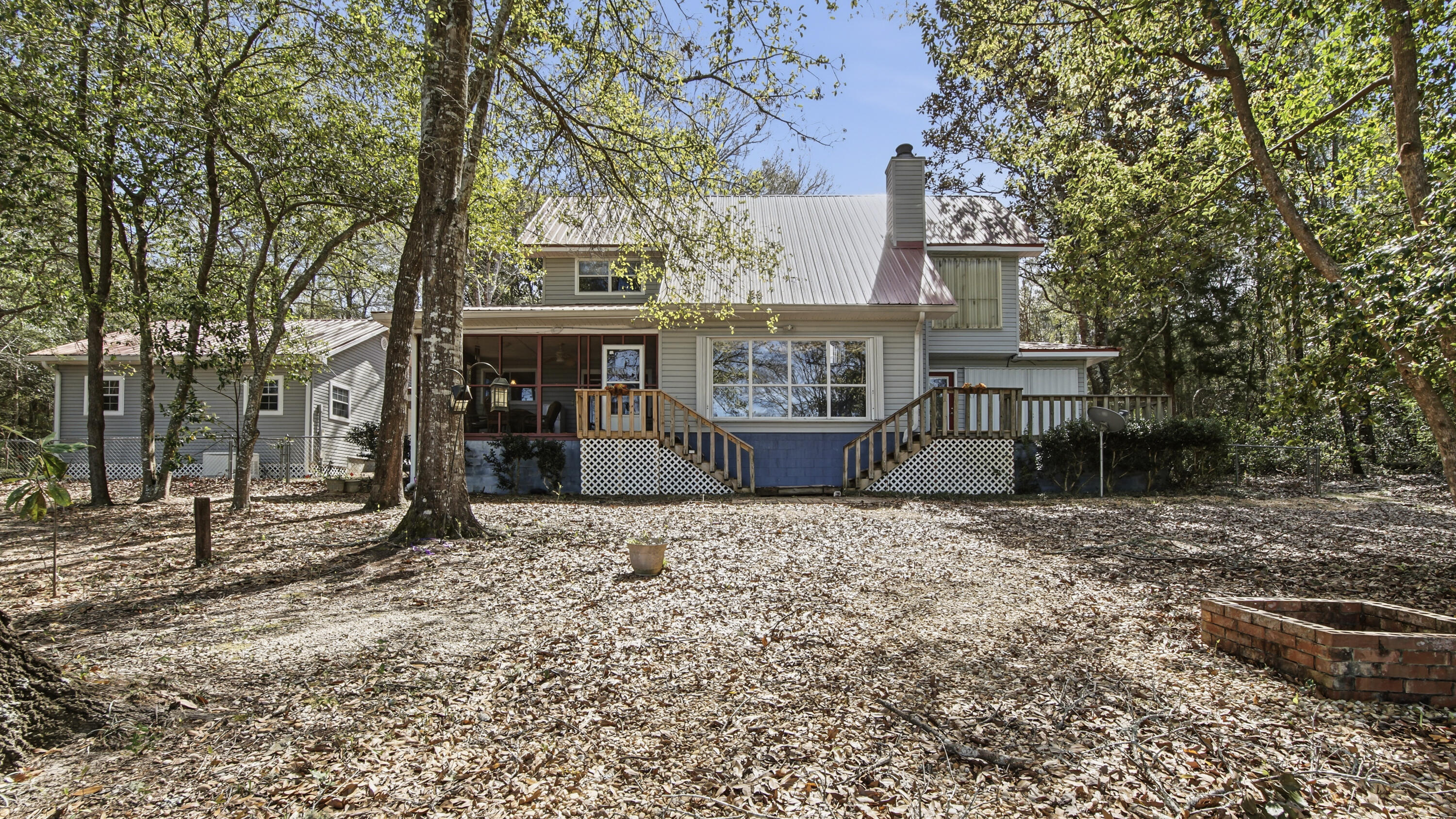 2272 Spring Lake Road DeFuniak Springs, FL 32433 - Photo 5 of 48 a front view of a house with garden