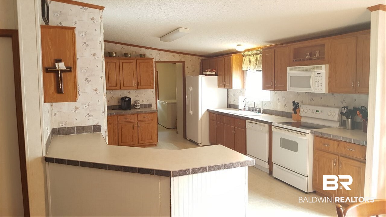 16037 Pecan View Drive Loxley, AL 36551 - Photo 5 of 19 Kitchen