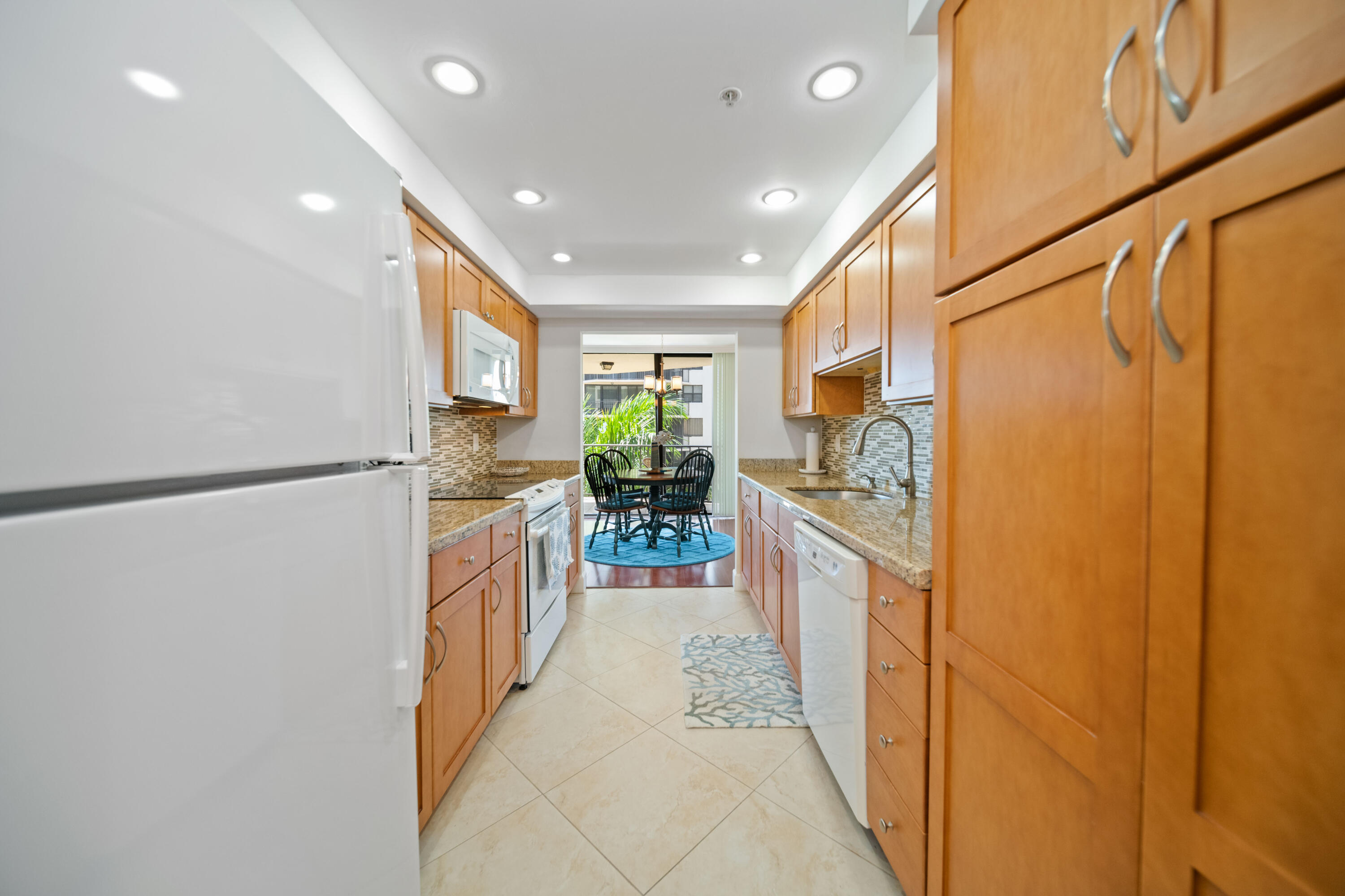 899 Jeffery Street, Unit 403 Boca Raton, FL 33487 - Photo 5 of 34 FXX_2353