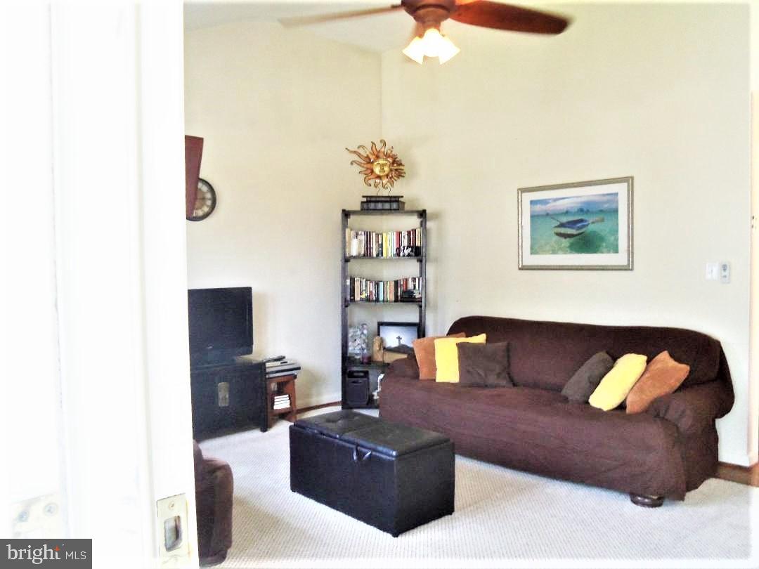 122 Valley Road Aberdeen, MD 21001 - Photo 2 of 14 Living Room