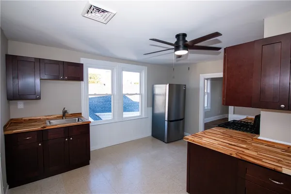 $1,650 | 370 Park Place, Unit 3, Woonsocket, RI 02895