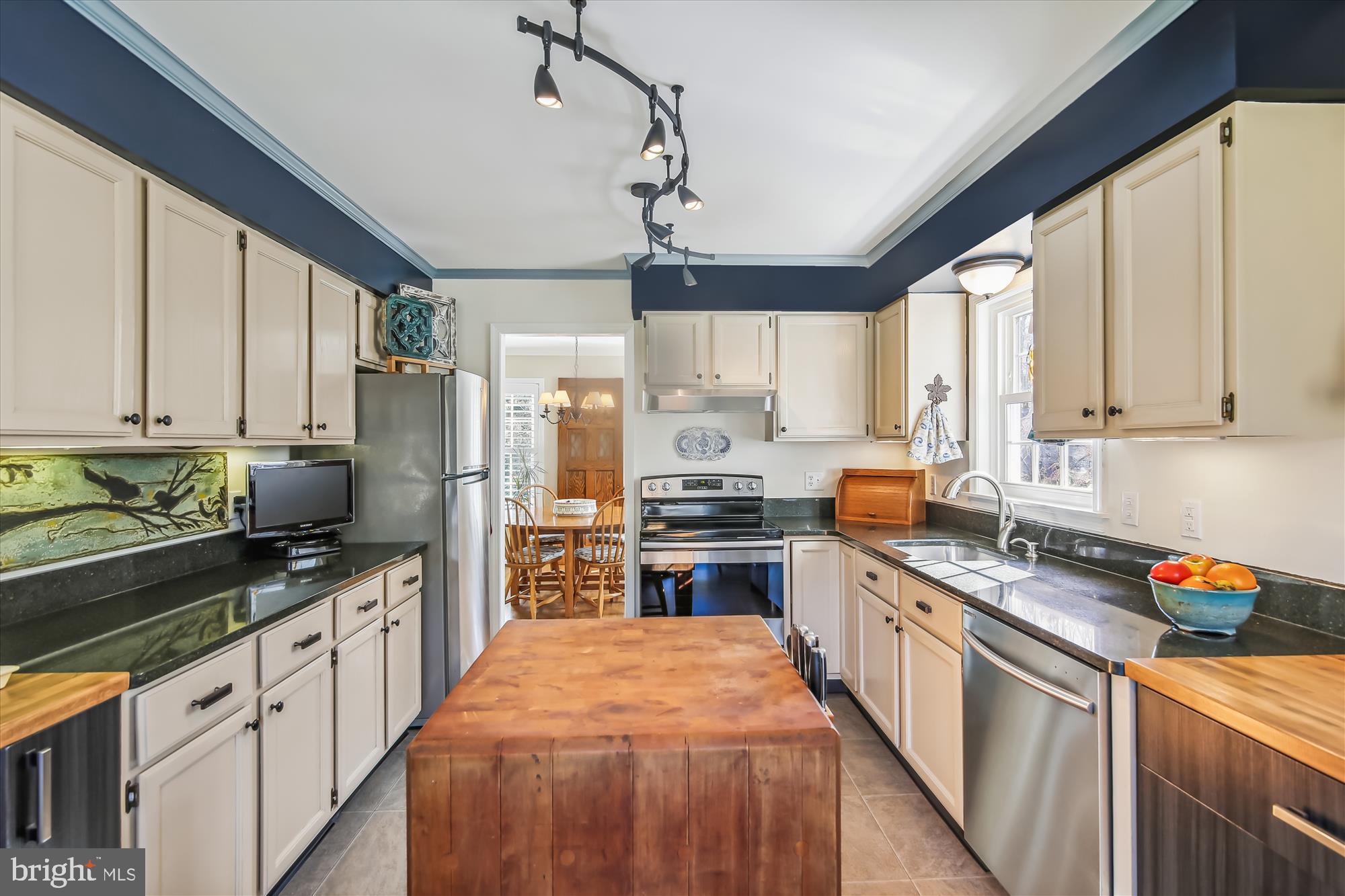 11963 Homestead View Road Worton, MD 21678 - Photo 11 of 48 Kitchen to Dining