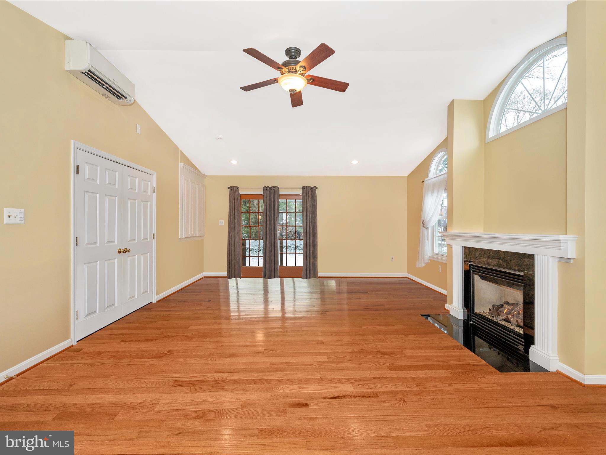 24000 Bush Hill Road Gaithersburg, MD 20882 - Photo 22 of 55 Family Room