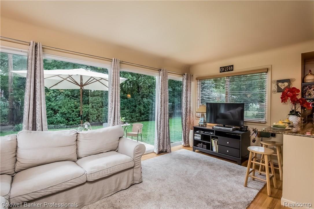 28309 Ridgebrook Road Farmington, MI 48334 - Photo 18 of 44 018-Family_Room-3029410-large.jpg