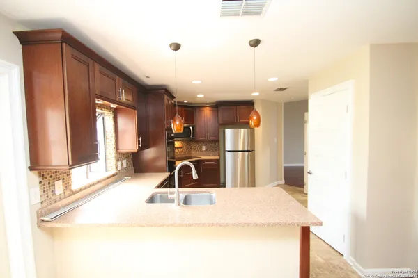 $1,975 | 25138 Summit Creek, San Antonio, TX 78258