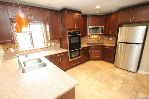 $1,975 | 25138 Summit Creek, San Antonio, TX 78258