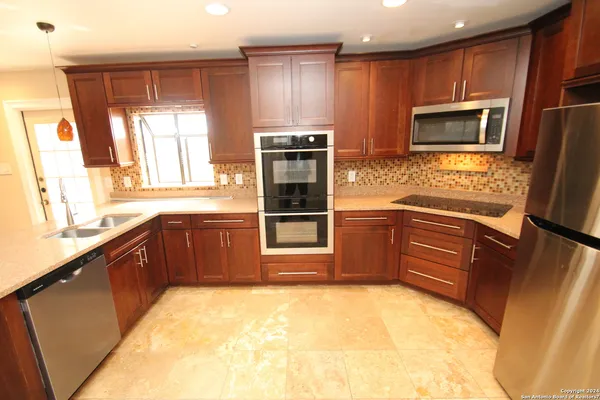 $1,975 | 25138 Summit Creek, San Antonio, TX 78258