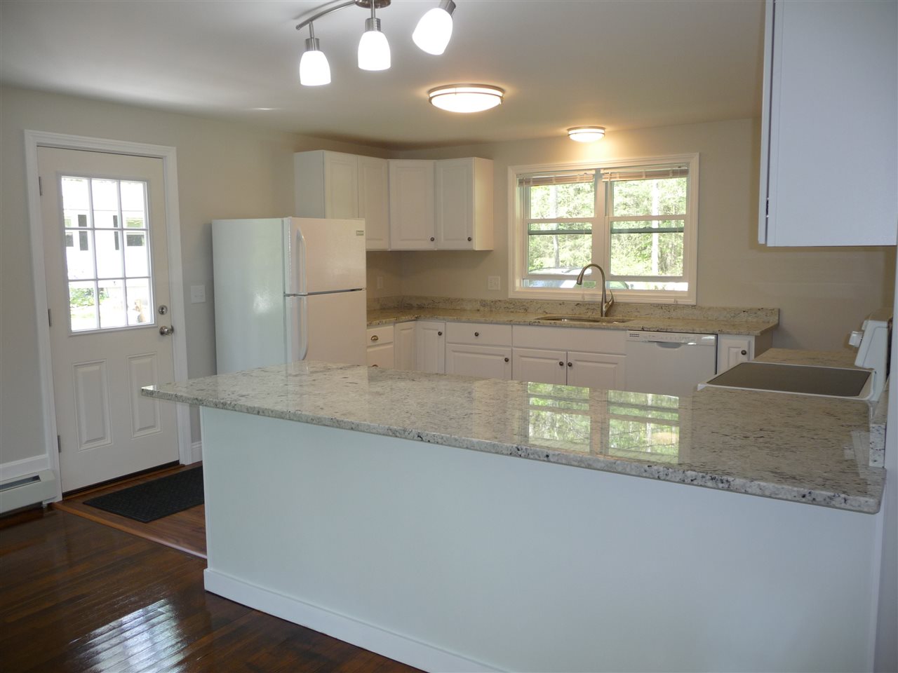 68 Mary Batchelder Road Hampton, NH 03842 - Photo 5 of 38