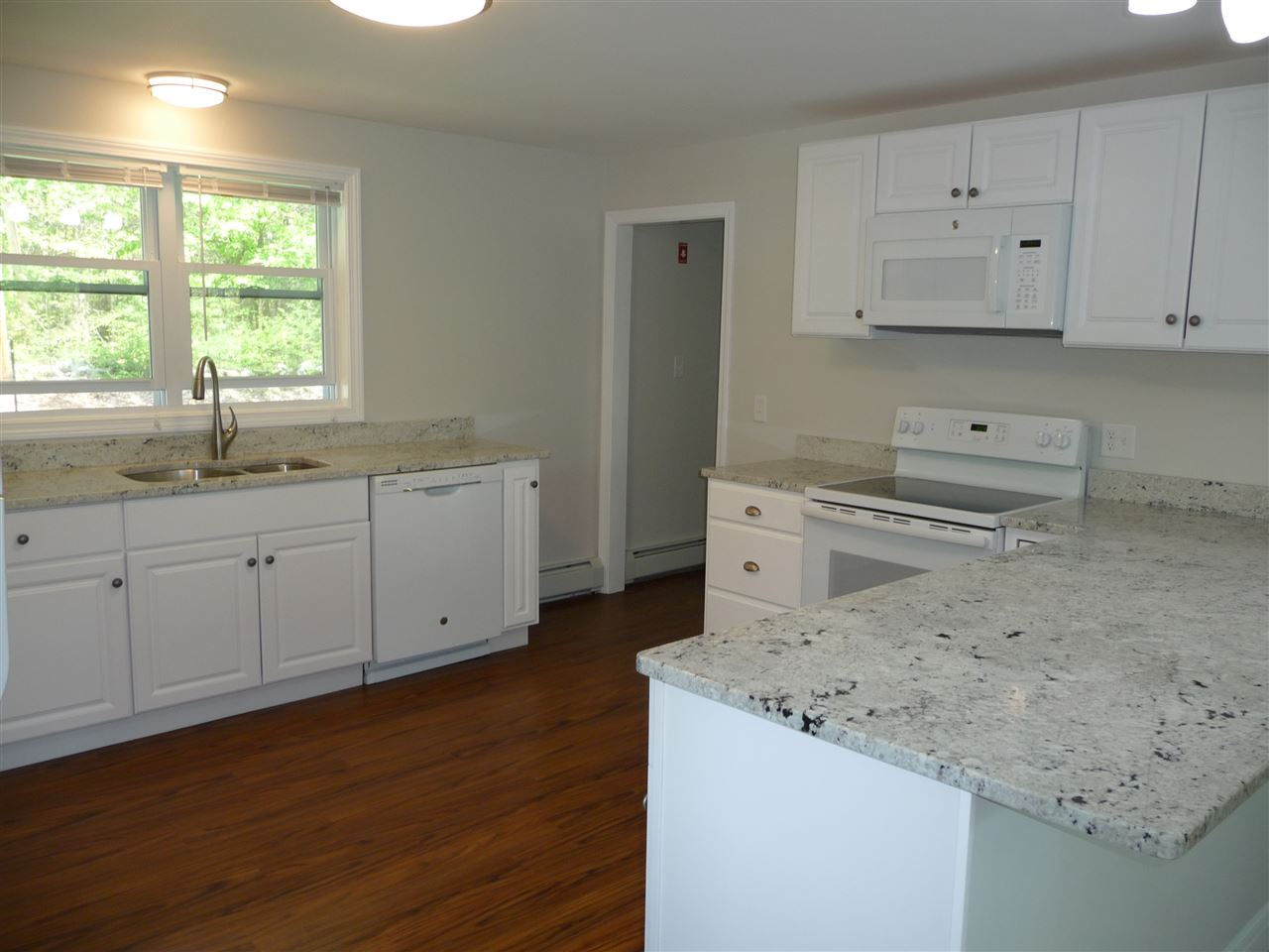 68 Mary Batchelder Road Hampton, NH 03842 - Photo 7 of 38