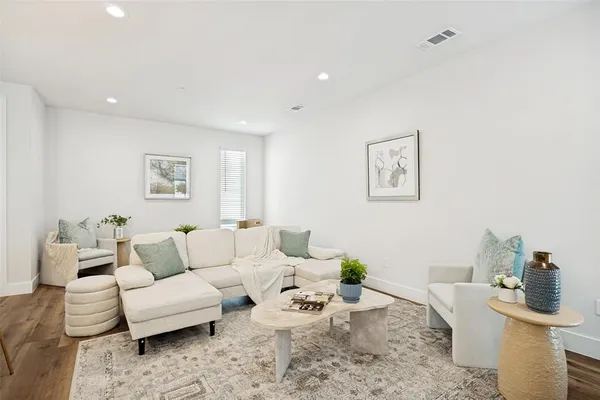 $3,400 | 5633 Live Oak Street, Unit 104, Dallas, TX 75206