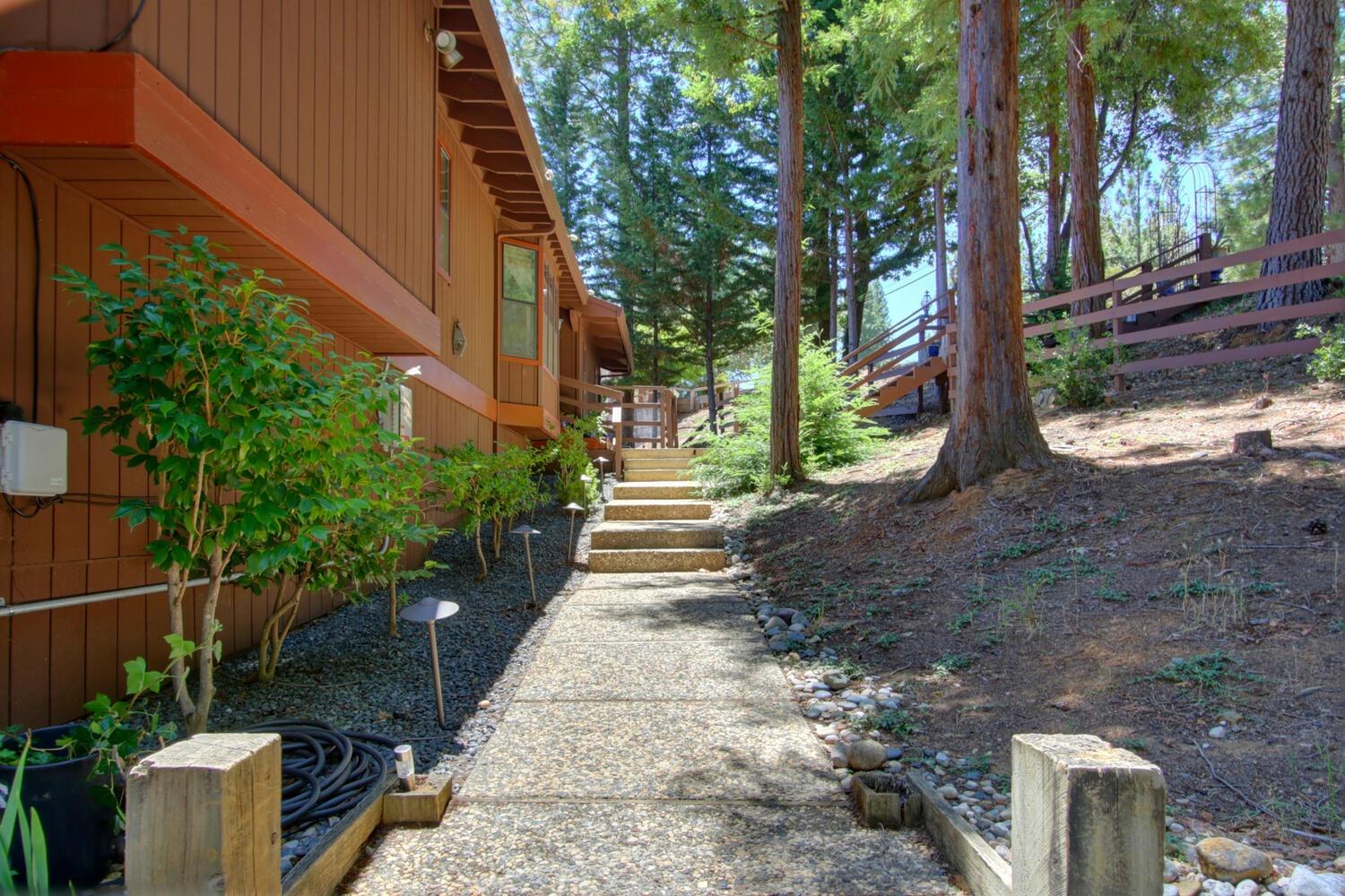 18119 Norlene Way Grass Valley, CA 95949 - Photo 3 of 93