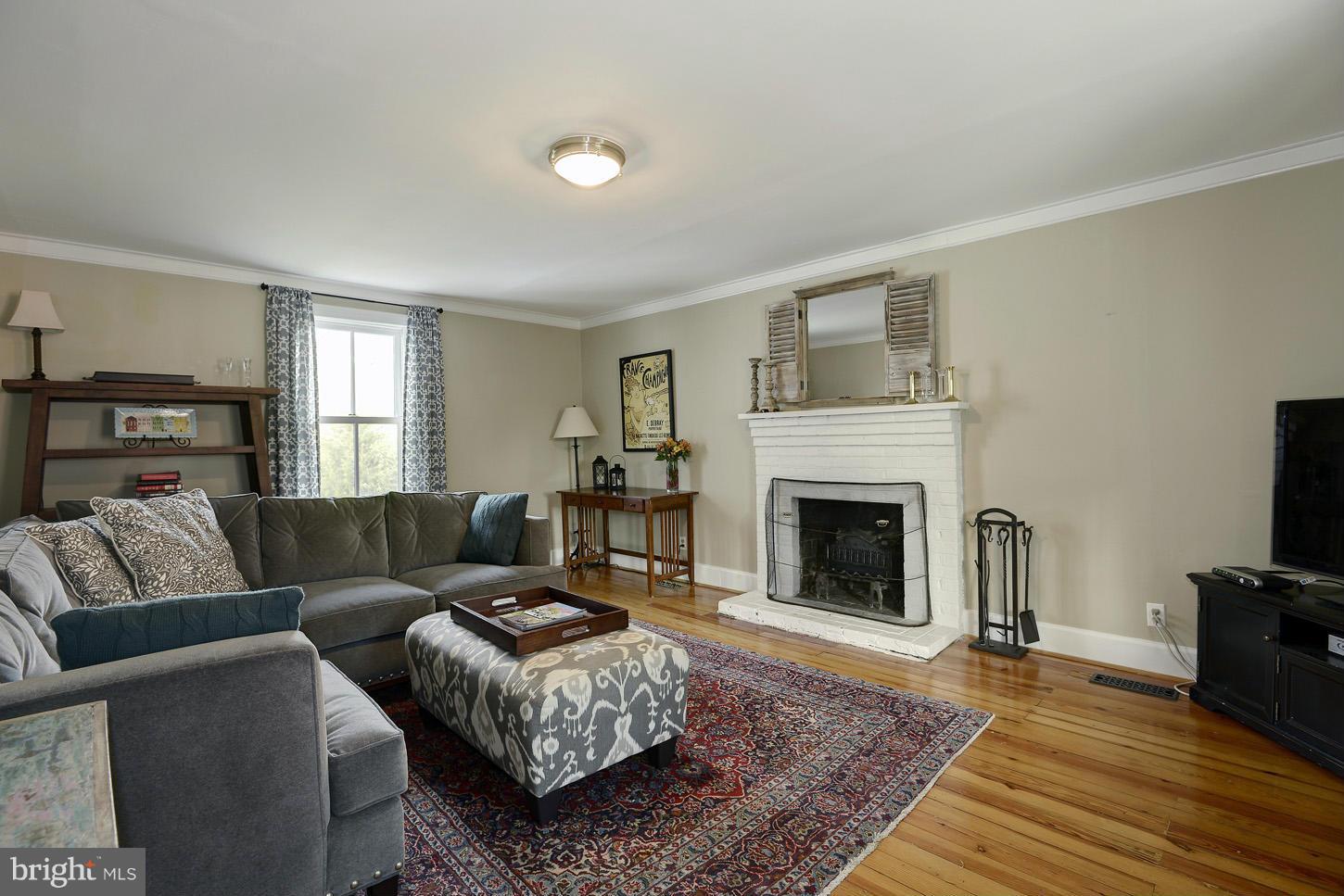 1814 Birch Road McLean, VA 22101 - Photo 2 of 26 Living Room