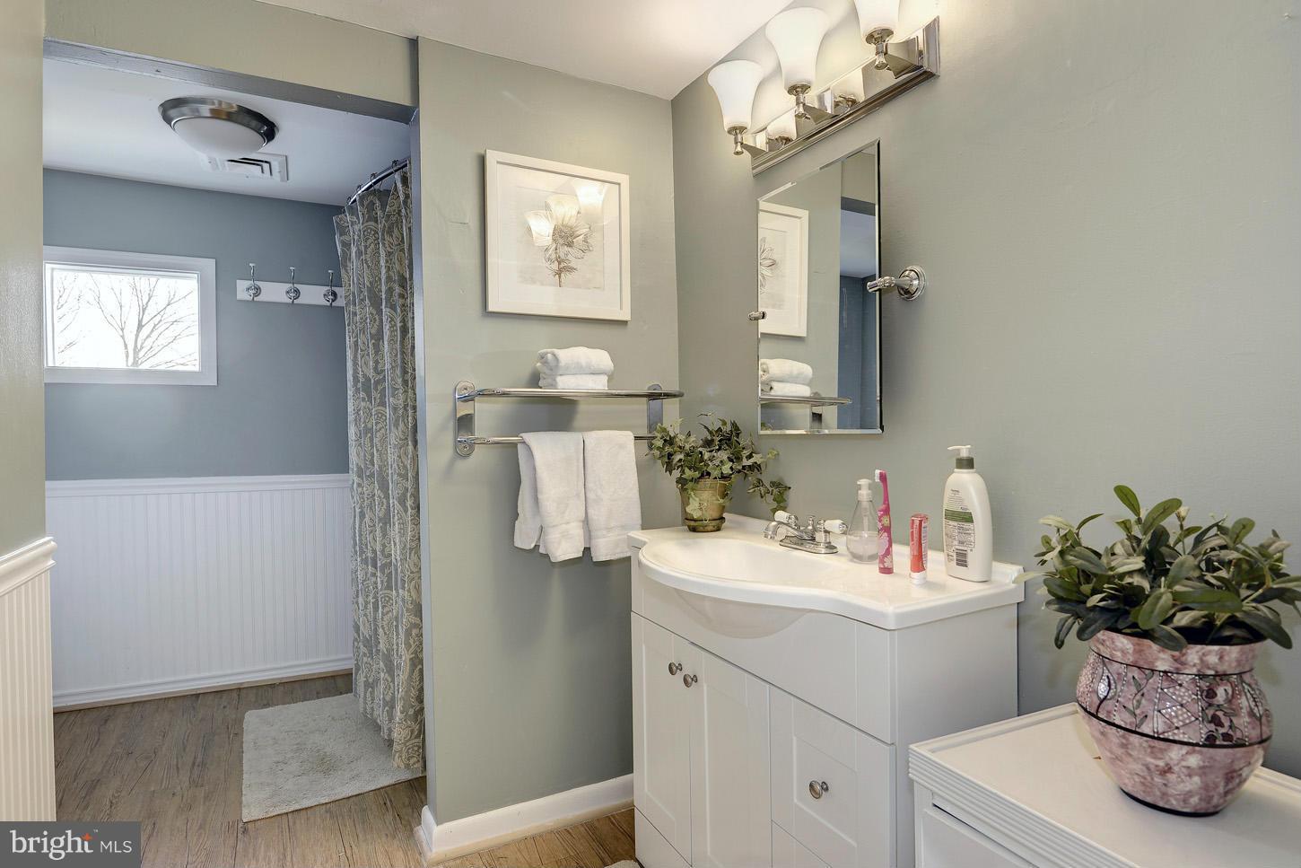 1814 Birch Road McLean, VA 22101 - Photo 17 of 26 Bath