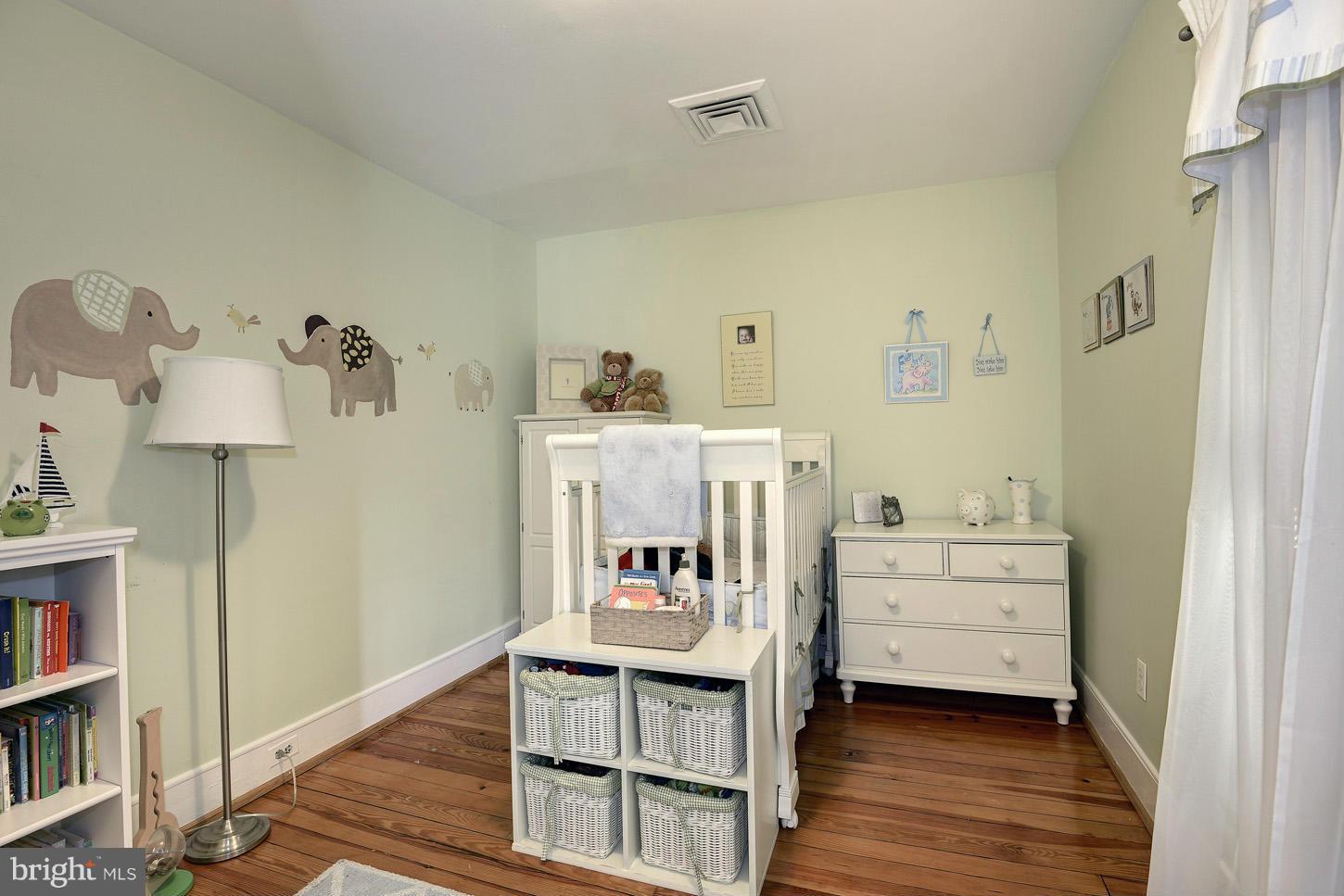 1814 Birch Road McLean, VA 22101 - Photo 19 of 26 Bedroom