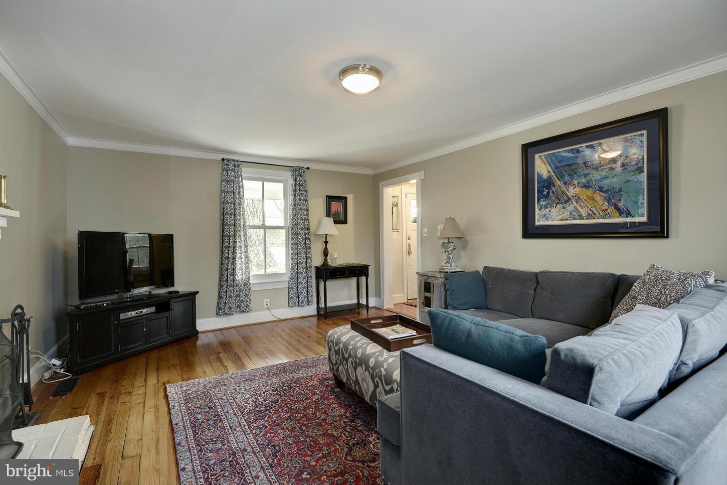 1814 Birch Road McLean, VA 22101 - Photo 4 of 26 Living Room