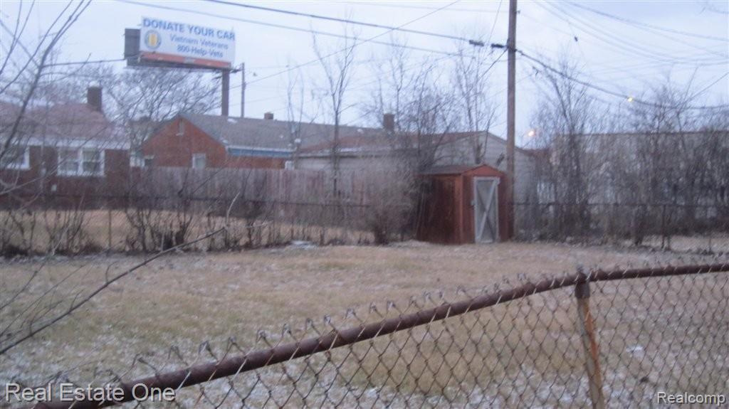 20561 Rutherford Street Detroit, MI 48235 - Photo 17 of 19 yard.JPG
