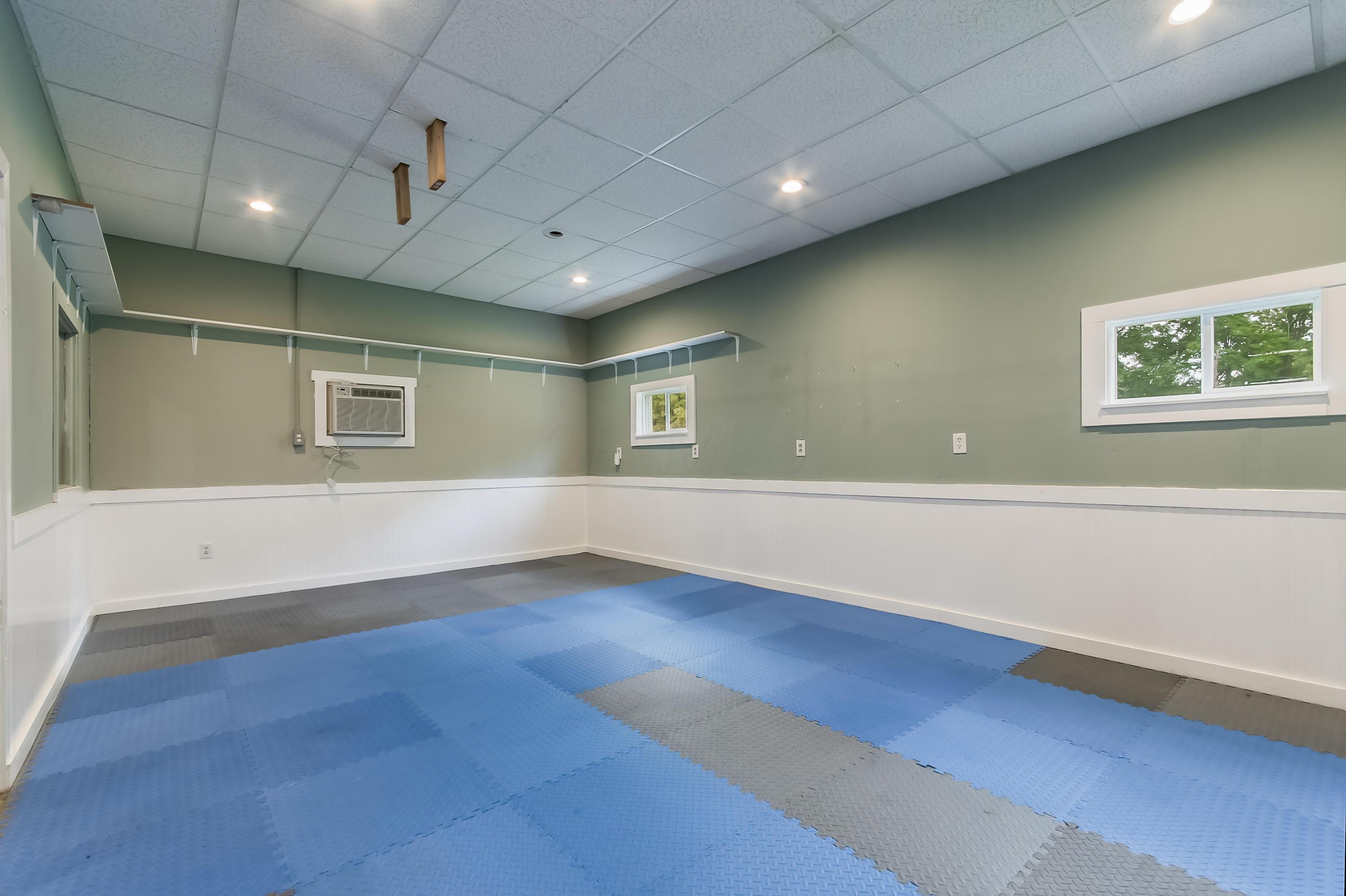 8001 Lewis Center Road Galena, OH 43021 - Photo 22 of 27