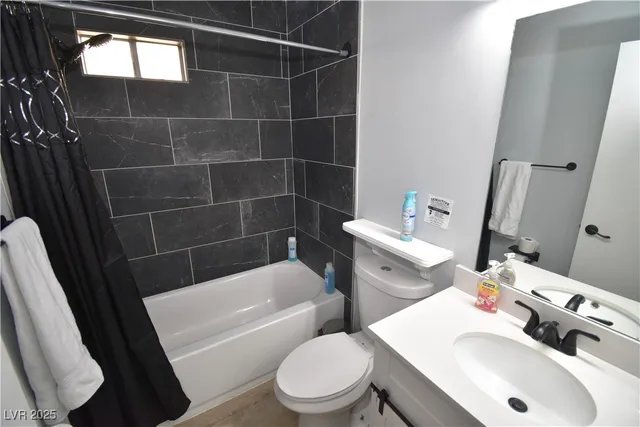 $1,600 | 5045 Spencer Street, Unit B, Las Vegas, NV 89119