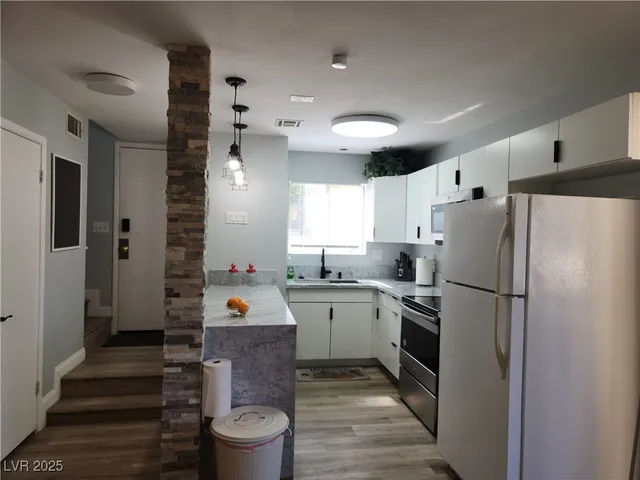 $1,600 | 5045 Spencer Street, Unit B, Las Vegas, NV 89119