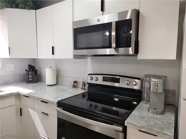 $1,600 | 5045 Spencer Street, Unit B, Las Vegas, NV 89119