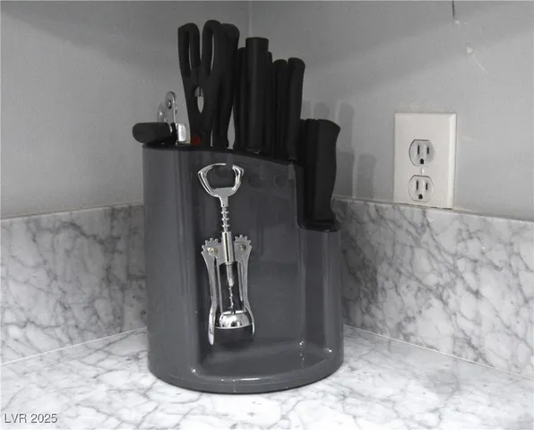 $1,600 | 5045 Spencer Street, Unit B, Las Vegas, NV 89119