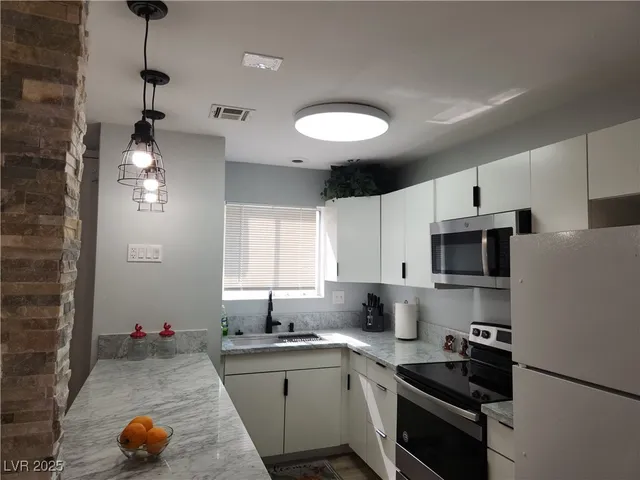 $1,600 | 5045 Spencer Street, Unit B, Las Vegas, NV 89119