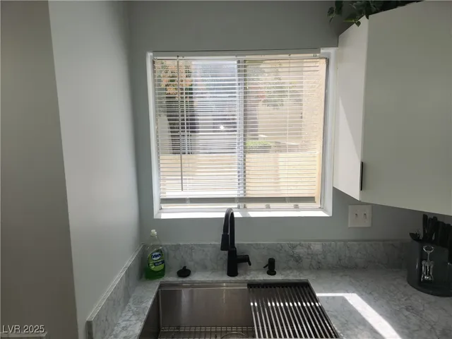 $1,600 | 5045 Spencer Street, Unit B, Las Vegas, NV 89119