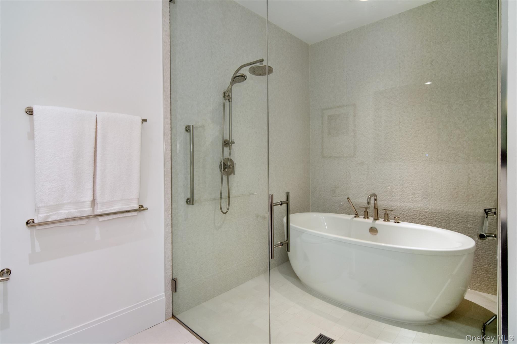 15 Kensington Road, Unit 303 Bronxville, NY 10708 - Photo 11 of 24 Sumptous bath