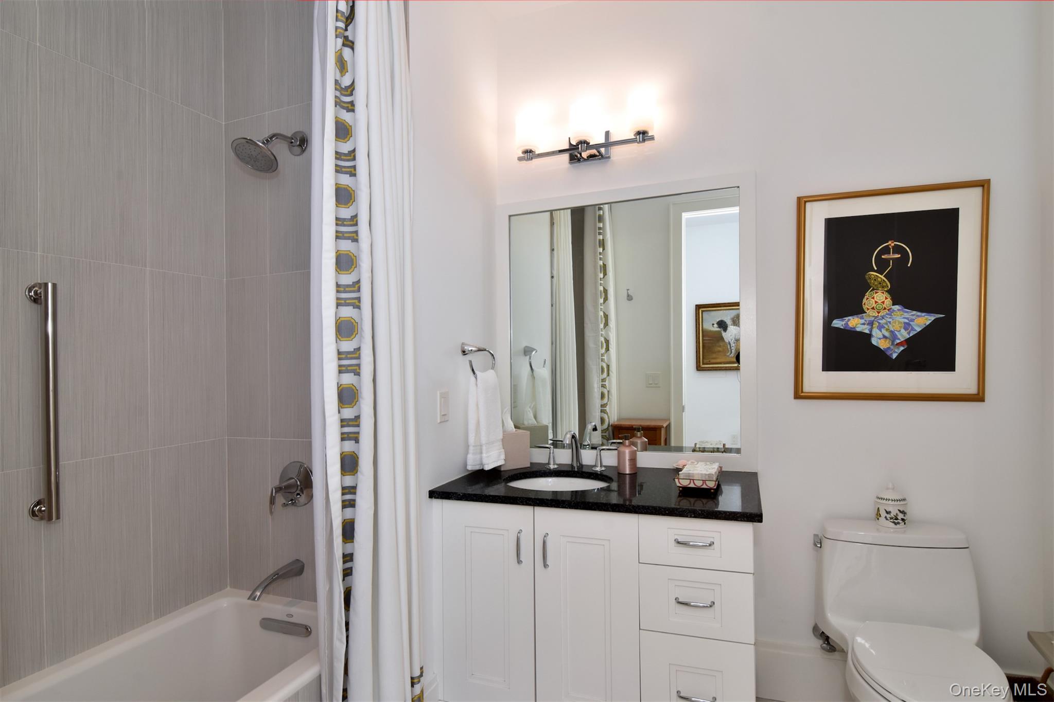 15 Kensington Road, Unit 303 Bronxville, NY 10708 - Photo 13 of 24 Full hall bath