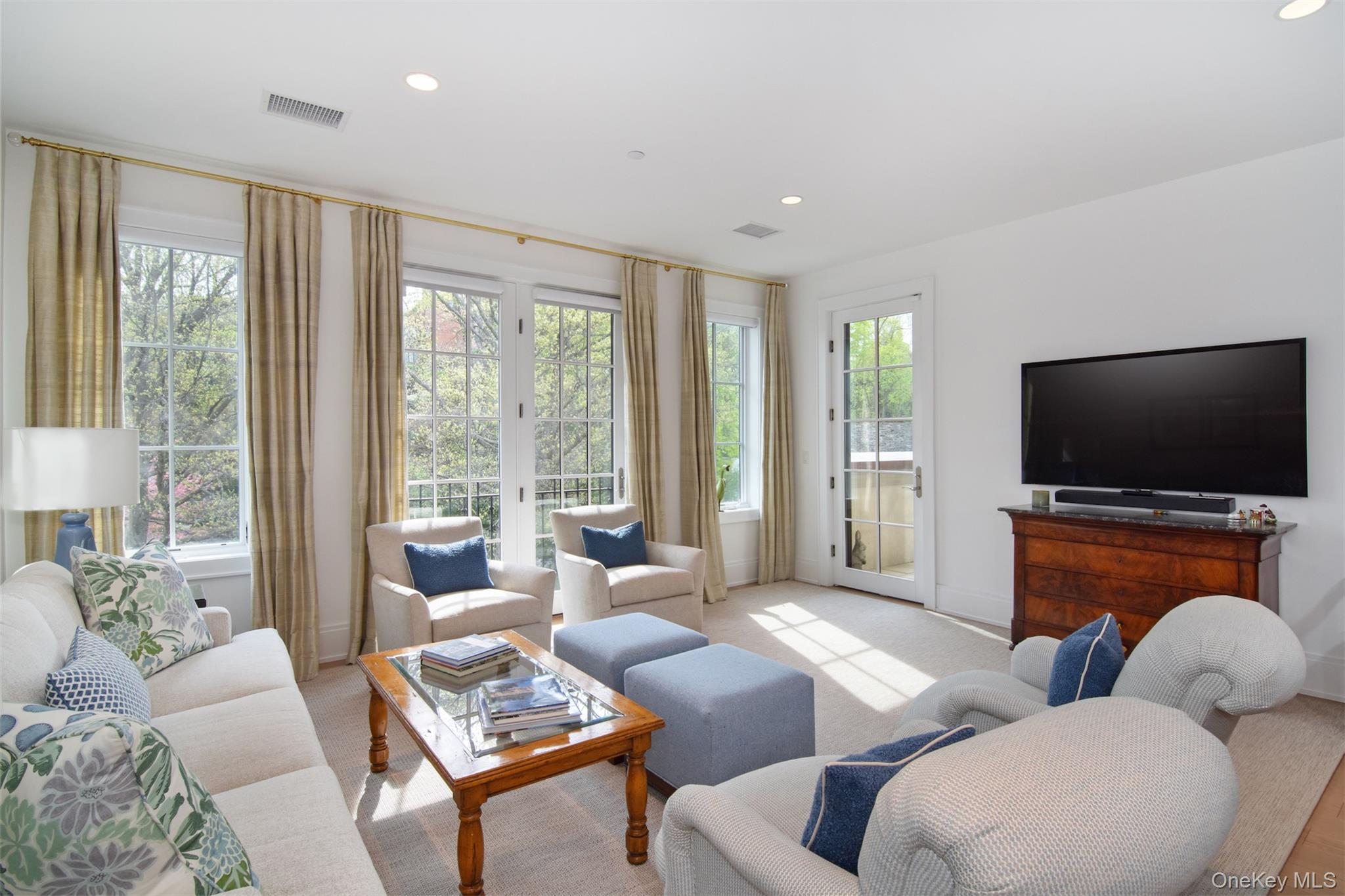 15 Kensington Road, Unit 303 Bronxville, NY 10708 - Photo 2 of 24 Lovely sun filled living room with access to private terrace