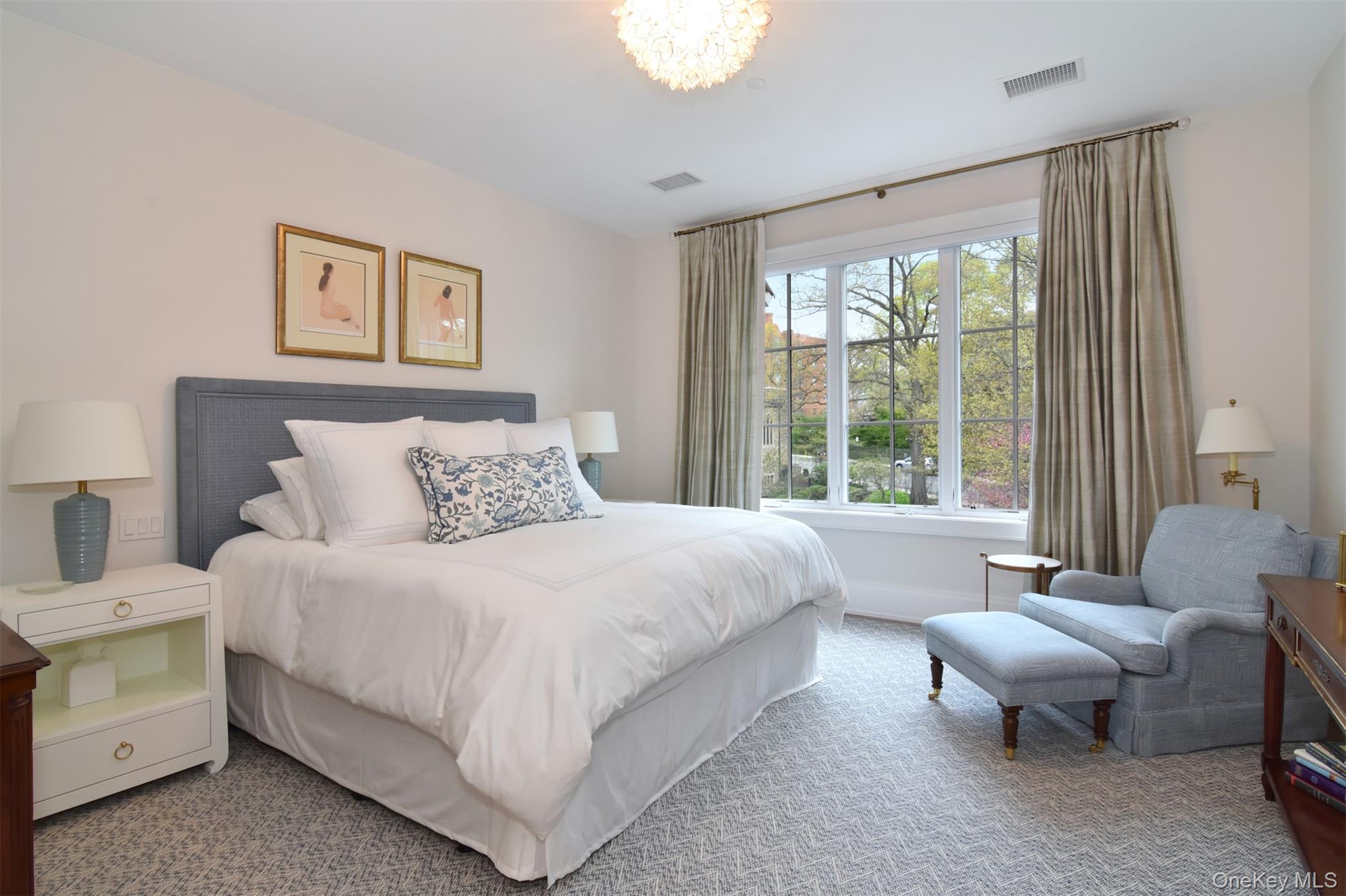15 Kensington Road, Unit 303 Bronxville, NY 10708 - Photo 9 of 24 Primary bedroom