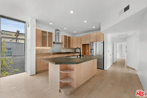 $4,995,000 | 22 28th Place, Venice, CA 90291